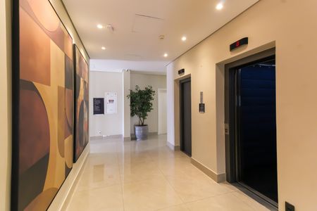 Apartamento à venda com 79m², 2 quartos e 2 vagas Apartamento à venda com 79m², 2 quartos e 2 vagasHall