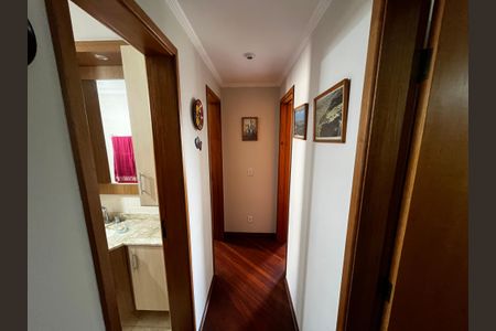 Apartamento à venda com 82m², 4 quartos e 2 vagasCorredor