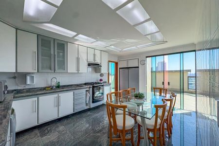 Apartamento à venda com 286m², 3 quartos e 3 vagas Apartamento à venda com 286m², 3 quartos e 3 vagasCozinha