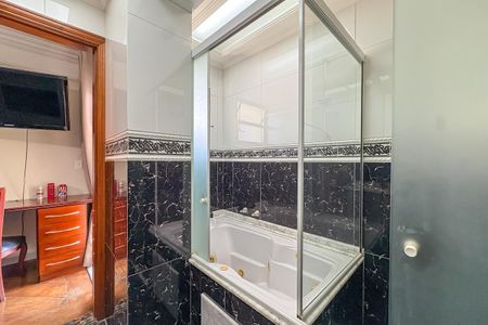 Apartamento à venda com 286m², 3 quartos e 3 vagas Apartamento à venda com 286m², 3 quartos e 3 vagasBanheiro da Suíte 2