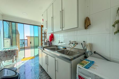 Apartamento à venda com 286m², 3 quartos e 3 vagas Apartamento à venda com 286m², 3 quartos e 3 vagasÁrea de Serviço