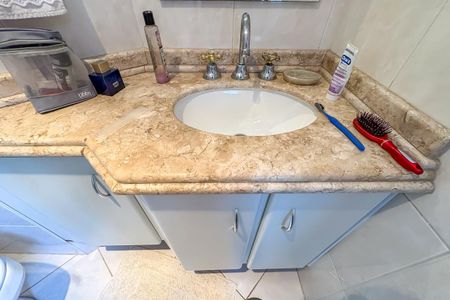 Apartamento à venda com 286m², 3 quartos e 3 vagas Apartamento à venda com 286m², 3 quartos e 3 vagasBanheiro da Suíte 1