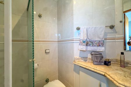 Apartamento à venda com 286m², 3 quartos e 3 vagas Apartamento à venda com 286m², 3 quartos e 3 vagasBanheiro da Suíte 1