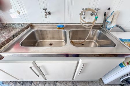 Apartamento à venda com 286m², 3 quartos e 3 vagas Apartamento à venda com 286m², 3 quartos e 3 vagasÁrea de Serviço