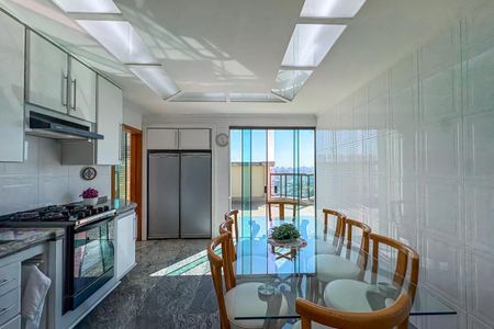 Apartamento à venda com 286m², 3 quartos e 3 vagas Apartamento à venda com 286m², 3 quartos e 3 vagasCozinha