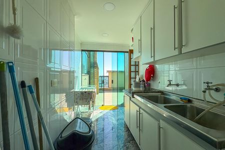 Apartamento à venda com 286m², 3 quartos e 3 vagas Apartamento à venda com 286m², 3 quartos e 3 vagasÁrea de Serviço