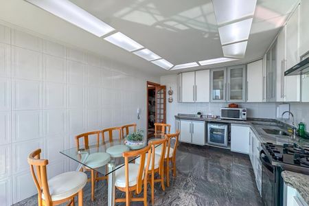 Apartamento à venda com 286m², 3 quartos e 3 vagas Apartamento à venda com 286m², 3 quartos e 3 vagasCozinha