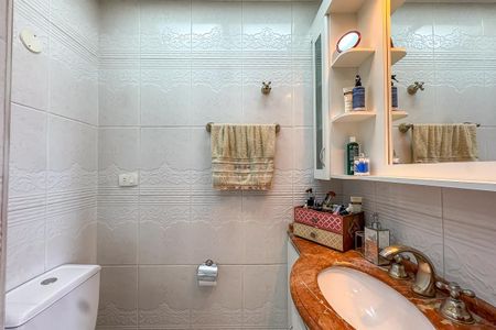 Apartamento à venda com 286m², 3 quartos e 3 vagas Apartamento à venda com 286m², 3 quartos e 3 vagasBanheiro da Suíte 3