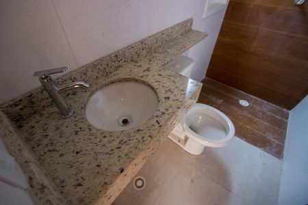 Apartamento à venda com 82m², 2 quartos e 1 vaga Apartamento à venda com 82m², 2 quartos e 1 vagaBanheiro