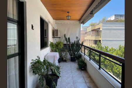 Apartamento à venda com 110m², 3 quartos e 2 vagas Apartamento à venda com 110m², 3 quartos e 2 vagasVaranda