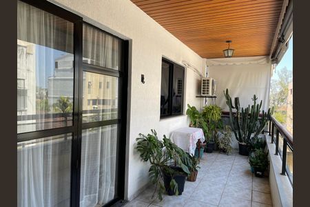 Apartamento à venda com 110m², 3 quartos e 2 vagas Apartamento à venda com 110m², 3 quartos e 2 vagasVaranda