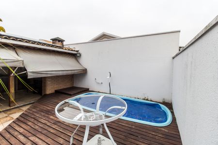 Casa de condomínio à venda com 164m², 3 quartos e 2 vagas Casa de condomínio à venda com 164m², 3 quartos e 2 vagasPiscina