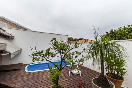 Casa de condomínio à venda com 164m², 3 quartos e 2 vagas Casa de condomínio à venda com 164m², 3 quartos e 2 vagasPiscina