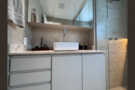 Apartamento à venda com 220m², 4 quartos e 4 vagas Apartamento à venda com 220m², 4 quartos e 4 vagasSuíte 1 Master - Banheiro