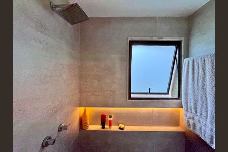 Apartamento à venda com 220m², 4 quartos e 4 vagas Apartamento à venda com 220m², 4 quartos e 4 vagasSuíte 1 Master - Banheiro