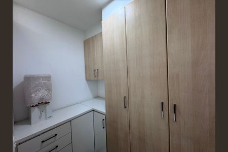 Apartamento à venda com 220m², 4 quartos e 4 vagas Apartamento à venda com 220m², 4 quartos e 4 vagasÁrea de Serviço - Quarto