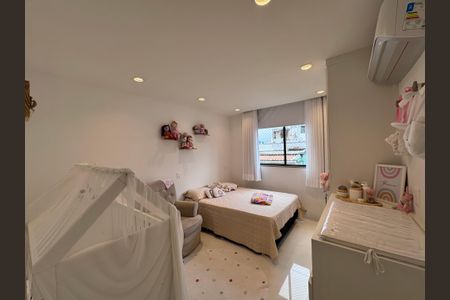 Apartamento à venda com 220m², 4 quartos e 4 vagas Apartamento à venda com 220m², 4 quartos e 4 vagasSuíte 2