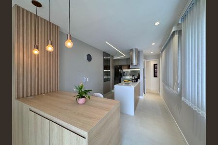 Apartamento à venda com 220m², 4 quartos e 4 vagas Apartamento à venda com 220m², 4 quartos e 4 vagasCozinha