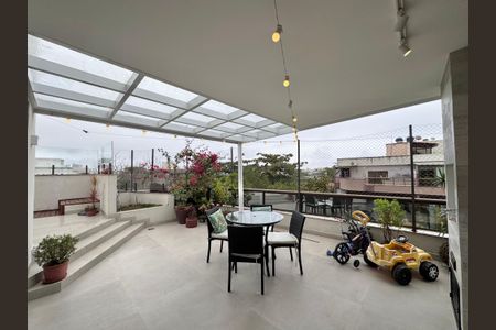 Apartamento à venda com 220m², 4 quartos e 4 vagas Apartamento à venda com 220m², 4 quartos e 4 vagasVaranda Sala