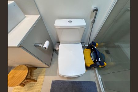 Apartamento à venda com 220m², 4 quartos e 4 vagas Apartamento à venda com 220m², 4 quartos e 4 vagasSuíte 3 - Banheiro