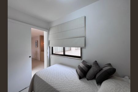 Apartamento à venda com 220m², 4 quartos e 4 vagas Apartamento à venda com 220m², 4 quartos e 4 vagasQuarto