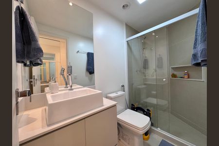 Apartamento à venda com 220m², 4 quartos e 4 vagas Apartamento à venda com 220m², 4 quartos e 4 vagasSuíte 3 - Banheiro