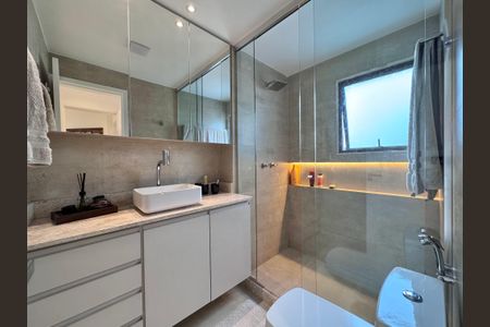 Apartamento à venda com 220m², 4 quartos e 4 vagas Apartamento à venda com 220m², 4 quartos e 4 vagasSuíte 1 Master - Banheiro