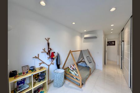 Apartamento à venda com 220m², 4 quartos e 4 vagas Apartamento à venda com 220m², 4 quartos e 4 vagasSuíte 3