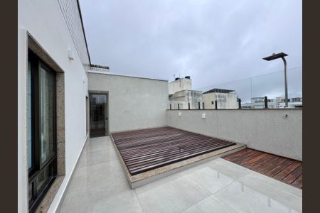 Apartamento à venda com 220m², 4 quartos e 4 vagas Apartamento à venda com 220m², 4 quartos e 4 vagasVaranda Sala