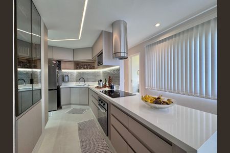 Apartamento à venda com 220m², 4 quartos e 4 vagas Apartamento à venda com 220m², 4 quartos e 4 vagasCozinha