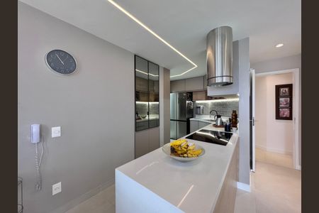 Apartamento à venda com 220m², 4 quartos e 4 vagas Apartamento à venda com 220m², 4 quartos e 4 vagasCozinha