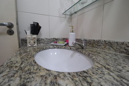 Apartamento à venda com 68m², 3 quartos e 2 vagasBanheiro Social