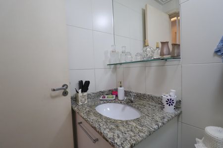 Apartamento à venda com 68m², 3 quartos e 2 vagasBanheiro Social