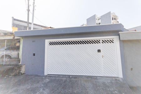 Casa à venda com 150m², 3 quartos e 2 vagas Casa à venda com 150m², 3 quartos e 2 vagasFachada