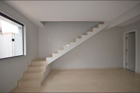 Apartamento para alugar com 80m², 2 quartos e sem vagaSala