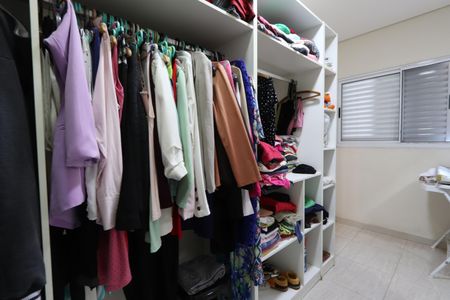Casa à venda com 240m², 3 quartos e 2 vagasCloset da Suíte 2