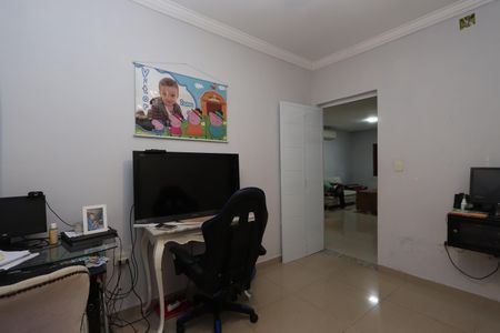 Casa à venda com 240m², 3 quartos e 2 vagasEscritório
