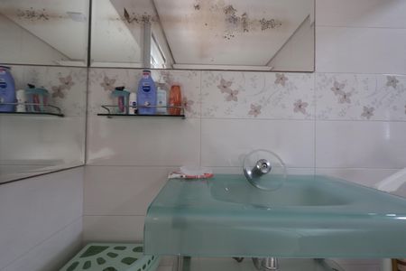 Casa à venda com 240m², 3 quartos e 2 vagasBanheiro da Suíte 2