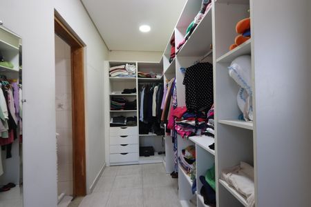 Casa à venda com 240m², 3 quartos e 2 vagasCloset da Suíte 2
