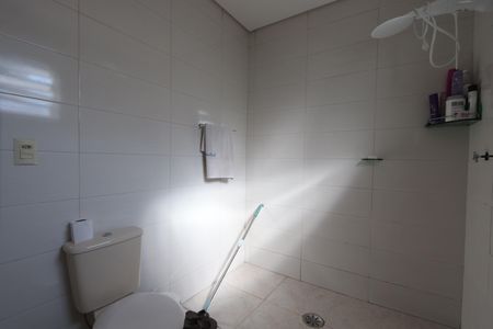 Casa à venda com 240m², 3 quartos e 2 vagasBanheiro da Suíte 2