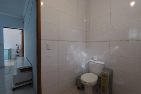 Casa à venda com 240m², 3 quartos e 2 vagasBanheiro da Suíte 1