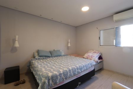 Casa à venda com 240m², 3 quartos e 2 vagasSuíte 2