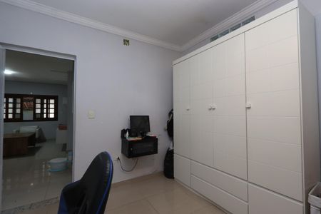 Casa à venda com 240m², 3 quartos e 2 vagasEscritório