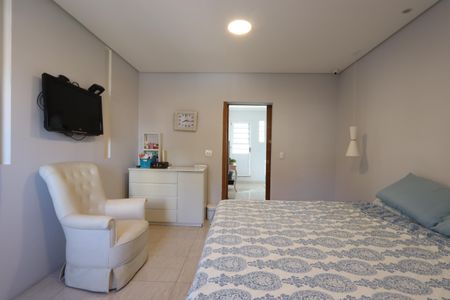 Casa à venda com 240m², 3 quartos e 2 vagasSuíte 2