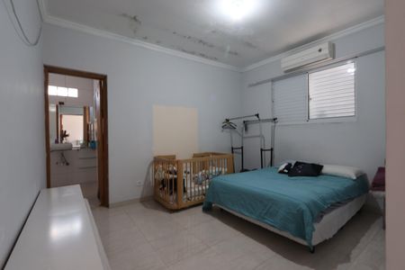 Casa à venda com 240m², 3 quartos e 2 vagasSuíte 1