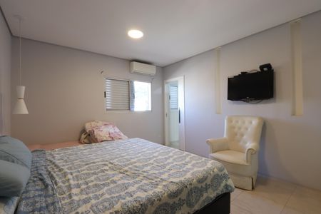 Casa à venda com 240m², 3 quartos e 2 vagasSuíte 2