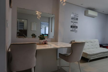 Casa à venda com 240m², 3 quartos e 2 vagasSala