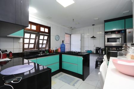 Casa à venda com 240m², 3 quartos e 2 vagasCozinha