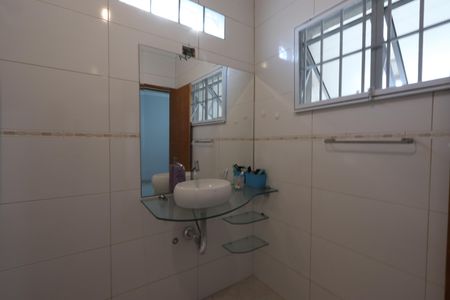 Casa à venda com 240m², 3 quartos e 2 vagasBanheiro da Suíte 1