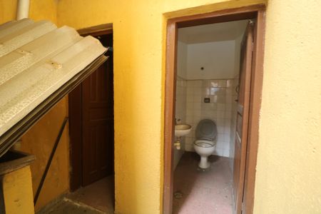 Casa à venda com 400m², 3 quartos e 4 vagasBanheiro externo